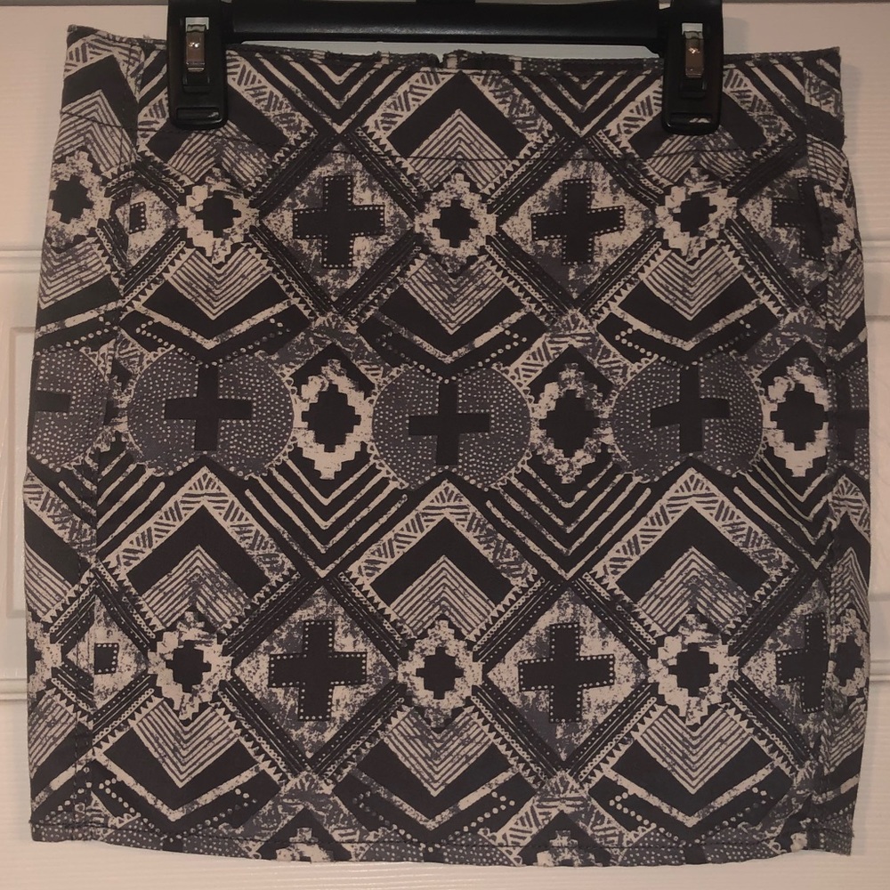 Grey printed H&M skirt NWT Sz 4💙